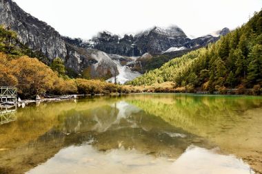 Yading Ulusal rezerv gölde inci
