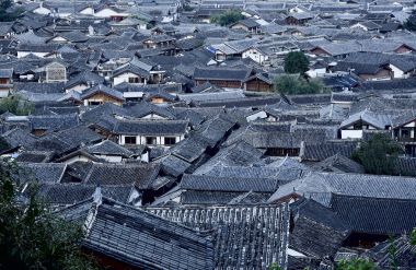Eski Town Lijiang geleneksel çatı