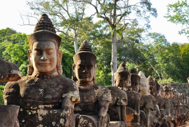 Angkor Thom South Gate heykellerinde satırı