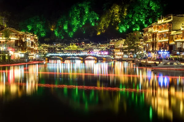 Ancienne ville de Fenghuang la nuit — Photo