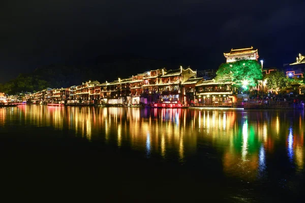 Ancienne ville de Fenghuang la nuit — Photo