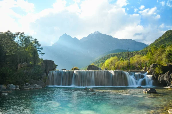 Río Baishui en Jade Dragon Snow Mountain — Foto de Stock