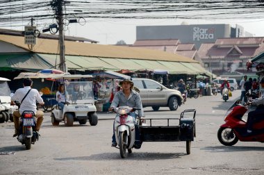 Kimliği belirsiz kişi Rong Kluea piyasada