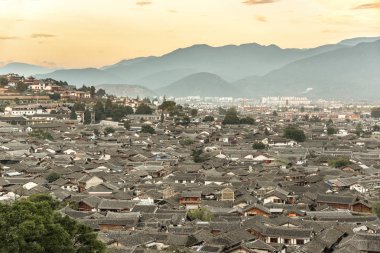 Eski Town Lijiang geleneksel çatı