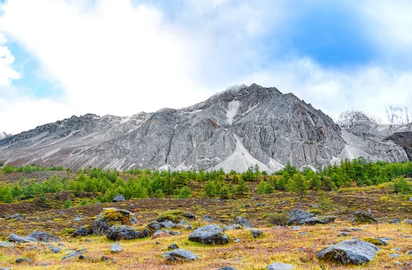 Yading Ulusal rezerv manzaraya manzara — Stok fotoğraf