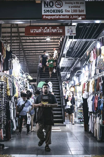 People are walking at Asean Night Bazaar — Stock Photo, Image
