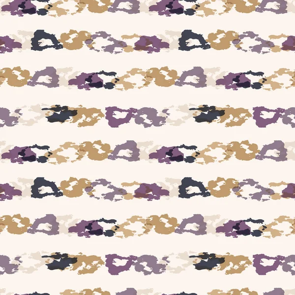 Tie dye stripe geometric variegated background. Seamless pattern horizontal dyed broken line. Boho gradient textile blend all over print. Trendy batik wax resist ethnic fashion swatch. Gold Purple — ストックベクタ