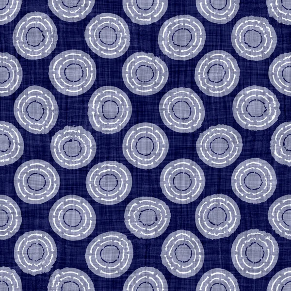 Indigo azul tejido boro algodón teñido efecto textura fondo. Muestra de patrón batik repetición japonesa sin costuras. Blanqueador de tinte de corbata angustiado con lunares. fusión asiática allover kimono textil. Estampado de tela gastada —  Fotos de Stock