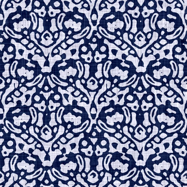 Indigo Blue Block Print Damast gefärbte Textur Hintergrund. Nahtlos gewebter japanischer Swatch mit Batikmuster. Gefaltetes Bio-Baumwolltuch im Blockdruck. Asiatisches Kimono-Textil. — Stockfoto