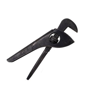 Eski, antika boru anahtarı beyaz arka planda izole edilmiş. Bir proje veya tasarım için bir nesnenin resmi.