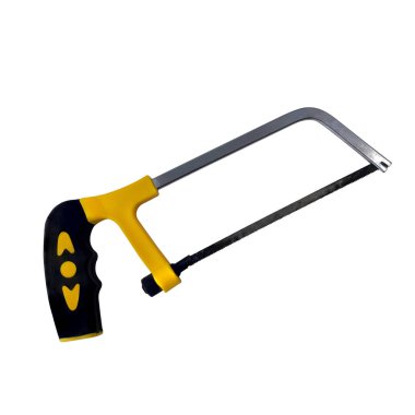 Beyaz arka planda izole edilmiş metal için el testeresi. İşten sonra siyah ve sarı saplı bir bıçak gördüm..