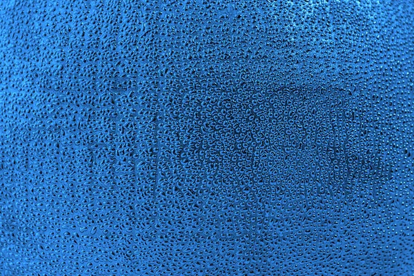 Синій абстрактний фон. Абстрактні краплі на синій текстурованій спині — стокове фото