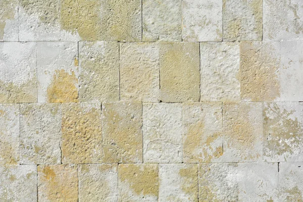 Parede de pedra feita de blocos retangulares amarelos fundo . — Fotografia de Stock