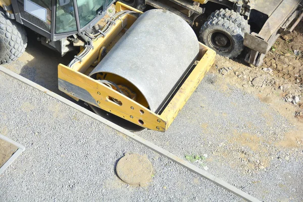 Fragment of a road roller. Gravel tamper. Preparing the road for laying asphalt. Road Roller For Soil Compaction. — 图库照片