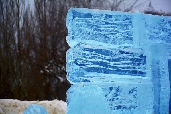 Fragment de sculpture sur glace. Concentration douce . — Photo