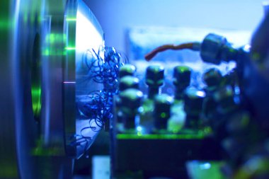 Torna tezgahındaki makine parçaları. yumuşak odak.