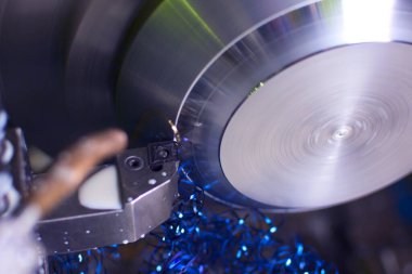 Torna tezgahındaki makine parçaları. yumuşak odak.