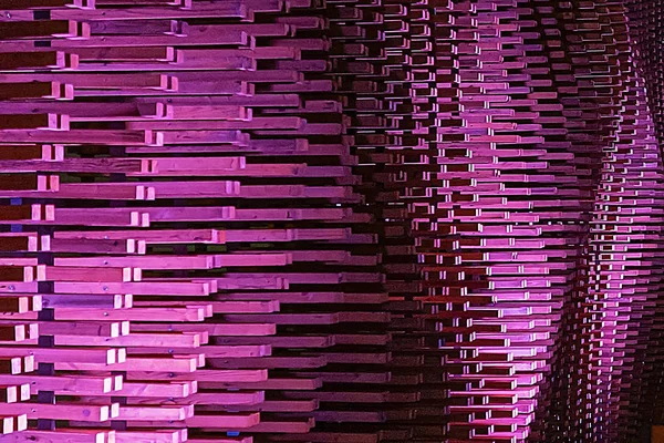 Абстрактный темный фон фиолетовых геометрических фигур . — стоковое фото