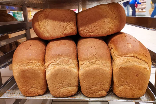 Dükkanda Fırında Bir Sürü Hazır Taze Ekmek Var Fırın Işi — Stok fotoğraf