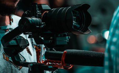 Mikrofonla video kaydetmek için tam kare kamera
