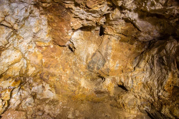 Antigua mina de amatista subterránea abandonada — Foto de Stock