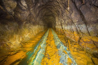 Yeraltı altın madeni tünel terk edilmiş