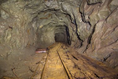 Yeraltı altın madeni tünel terk edilmiş