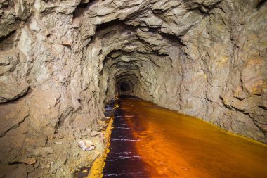 Yeraltı altın madeni tünel terk edilmiş