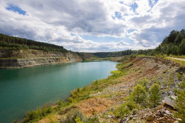 Sular altında ocağı mayın çukur mavi su