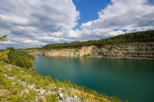 Sular altında ocağı mayın çukur mavi su