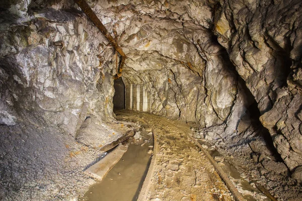 Podziemne Opuszczone Złoto Rudy Żelaza Kopalni Wału Tunelu Galeria Przejście — Zdjęcie stockowe