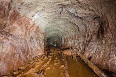 Yeraltı altın madeni şaft tünel sürüklenme