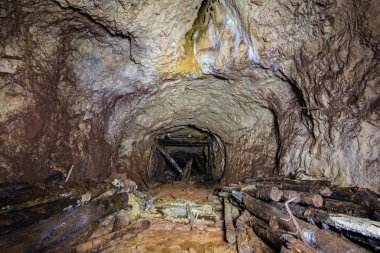 Yeraltı altın madeni şaft tünel sürüklenme