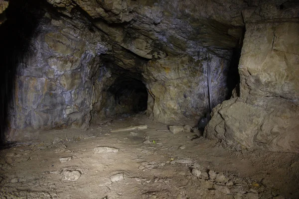 Yeraltı altın madeni şaft tünel sürüklenme terk