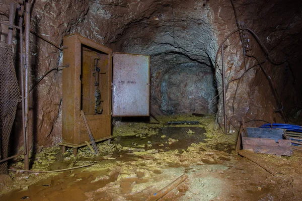 Túnel Subterráneo Minas Oro Abarrotadas Con Caja — Foto de Stock