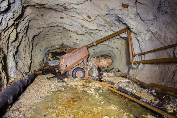 Gold mine shaft loading ore machine eimco