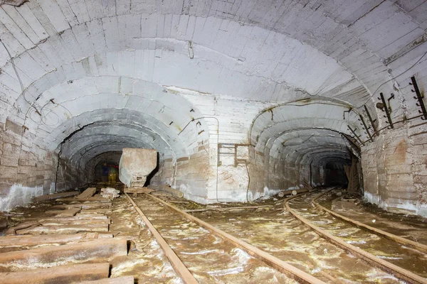 Carrito Minero Túnel Subterráneo Mina Oro Dos Maneras — Foto de Stock