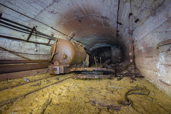 Cisterna Coches Hundidos Viejo Túnel Subterráneo Minas — Foto de Stock