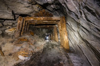 Benim tünel Milli Küçük yeraltı Mika cevheri terk edilmiş