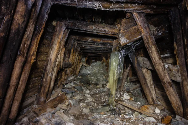 Old abandoned underground mica ore mine shaft tunnel — Stock Photo, Image