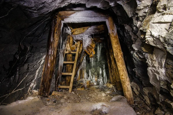 Unterirdische Goldminen Schachtstollen Drift Mit Fachwerk Und Eis — Stockfoto