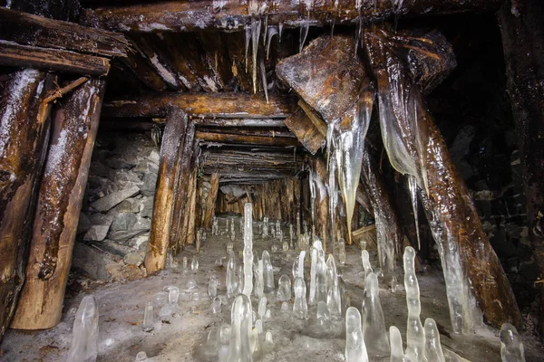 Deriva Del Túnel Subterráneo Mina Oro Con Madera Hielo — Foto de Stock