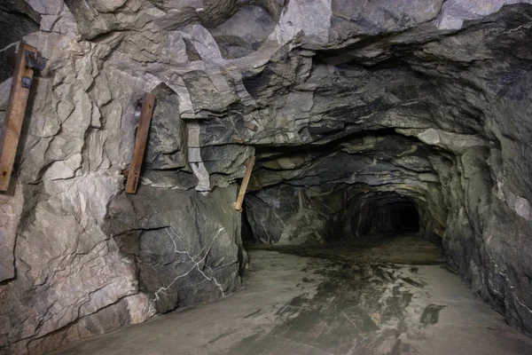 Underground Gold Mica Mine Shaft Tunnel Drift Timbering — Stock Photo, Image