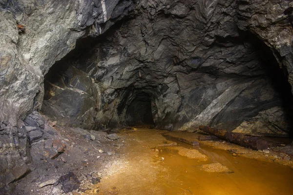 Подземная Золотая Слюда Шахтный Шахтный Тоннель — стоковое фото