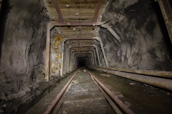 Sotterraneo Oro Miniera Ferro Albero Tunnel Deriva Con Legnami Metallici — Foto Stock