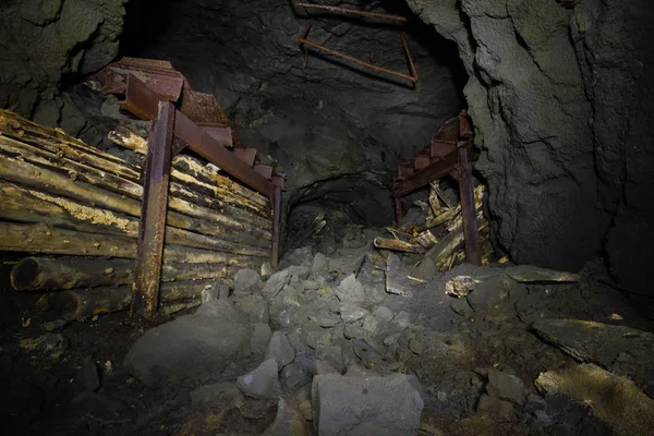 Subterráneo Abandonado Mina Mineral Túnel Galería Derrumbó — Foto de Stock