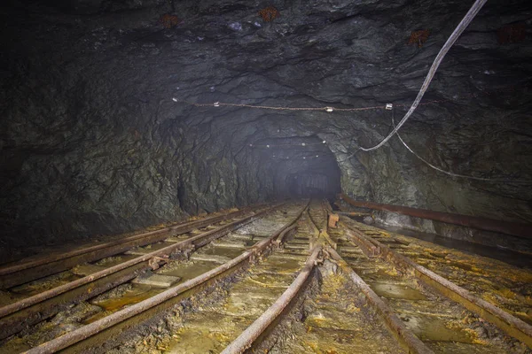 Podziemne Złoto Wał Kopalni Tunelu Dryf Szyn — Zdjęcie stockowe