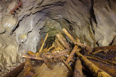 Yeraltı altın madeni şaft tünel sürüklenme