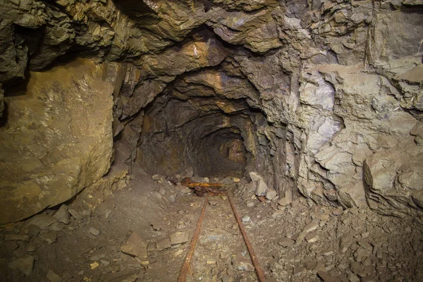 Miniera Oro Pozzo Tunnel Deriva Con Rotaie Sotterranee — Foto Stock