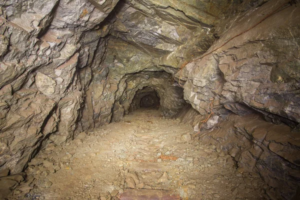Yeraltı altın madeni şaft tünel sürüklenme